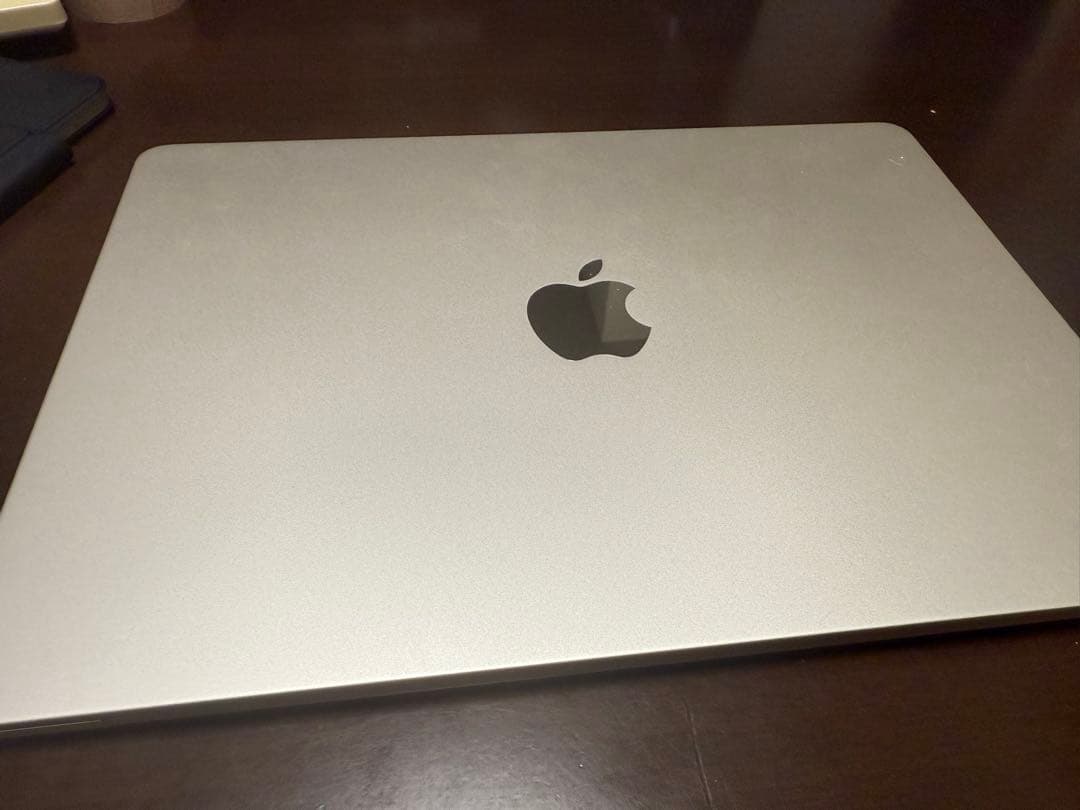 キズなし放充電11回☆MacBookAirM2 8GB 256GB スターライト