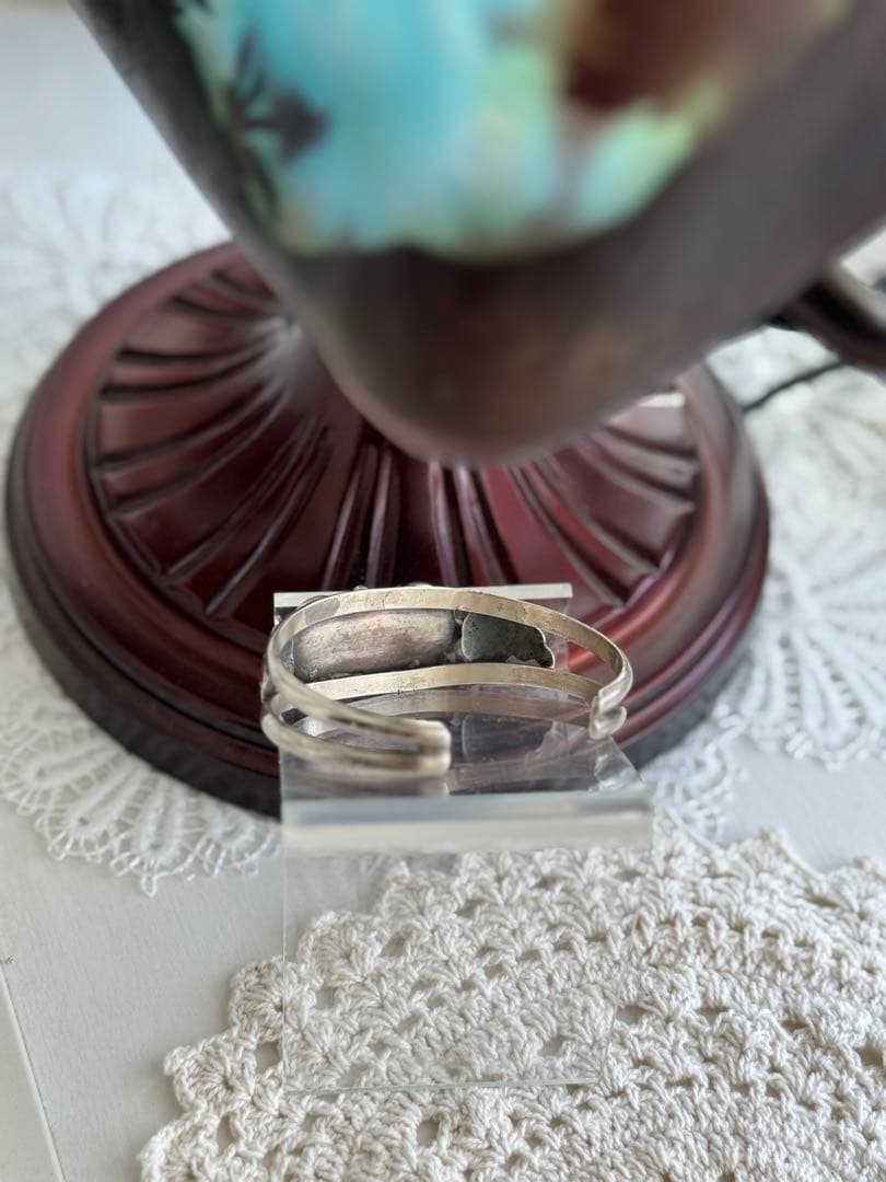 ターコイズ石付きシルバー色バングル