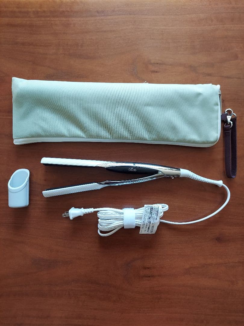 ReFa ストレートヘアアイロン RE-AC02A　ヘアアイロンポーチ付です