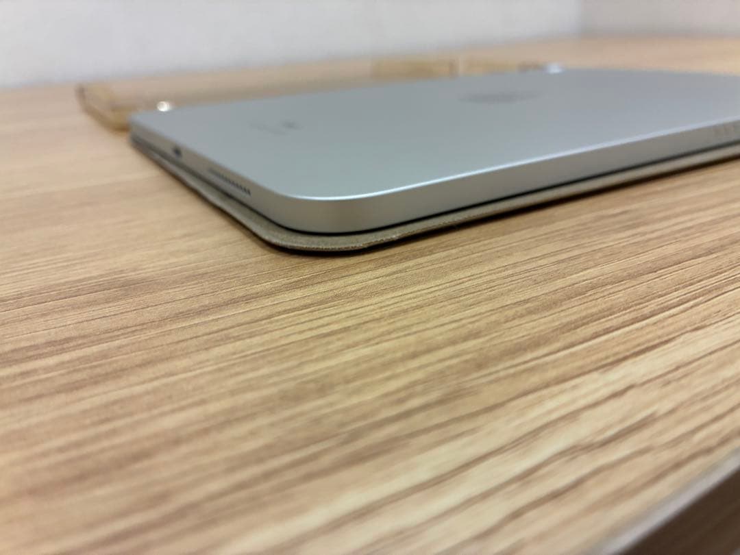 【美品】iPad第10世代　シルバー　64キガ