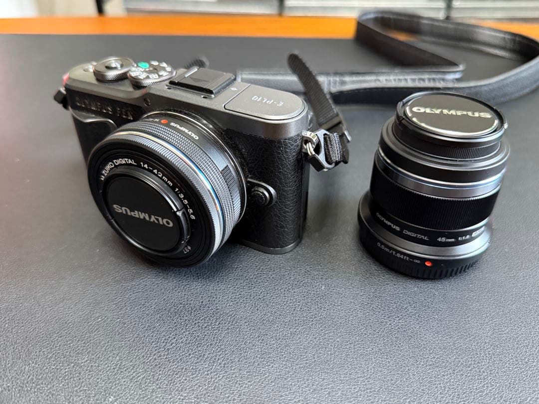 OLYMPUS PEN E-PL10+ズームレンズ+単焦点レンズ