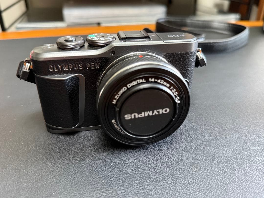 OLYMPUS PEN E-PL10+ズームレンズ+単焦点レンズ