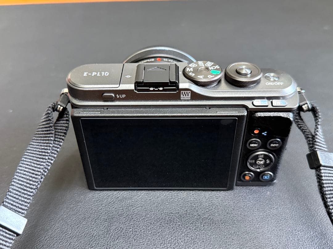 OLYMPUS PEN E-PL10+ズームレンズ+単焦点レンズ