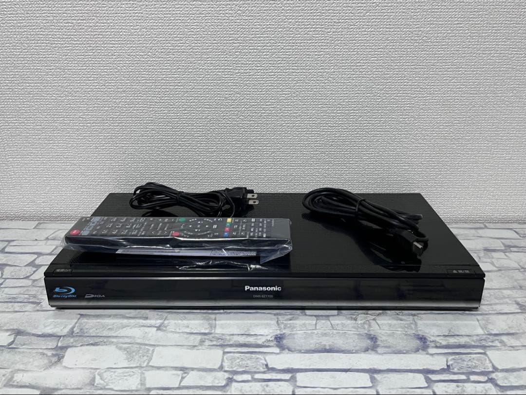 1TB 3番組録画　パナソニック　ブルーレイレコーダー　DMR-BZT700