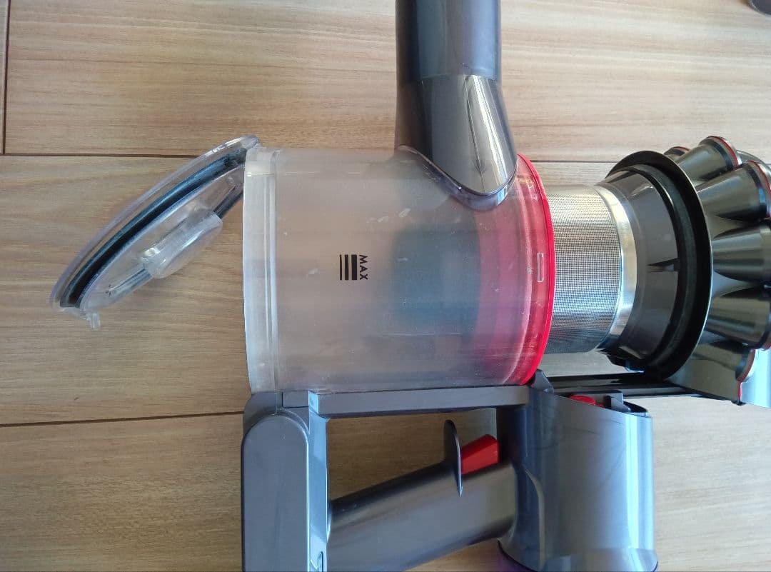 【値下げ】dyson v8 slim fluffy+ 本体　付属品　スタンド付き