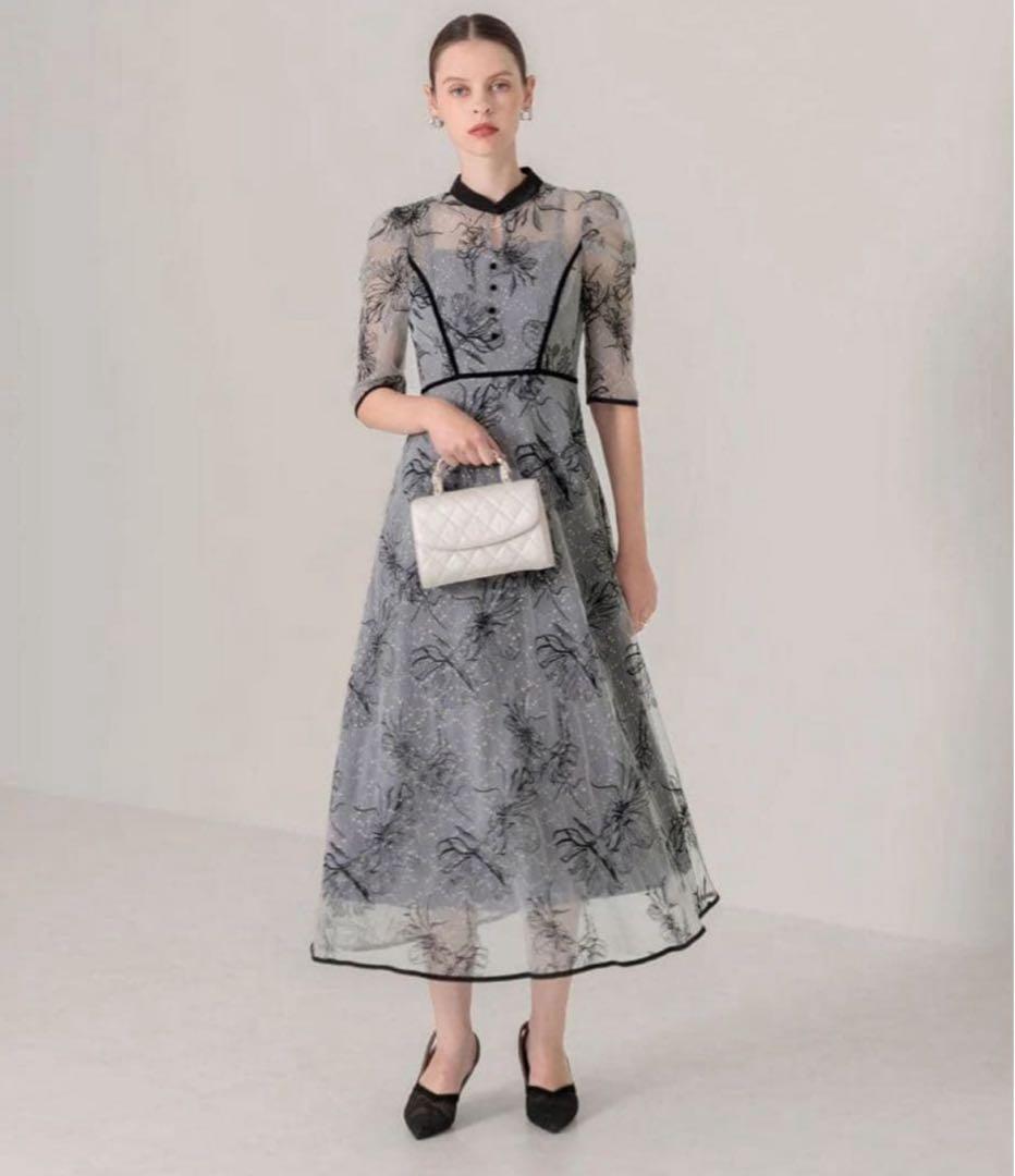 ⚠️のんちゃん⚠️LEJA パイピングプチハイネック花柄刺繍ラメワンピース