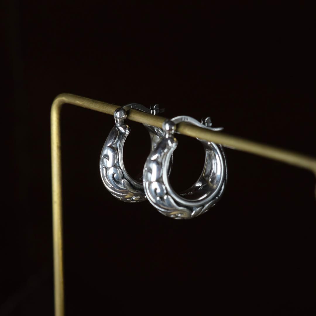 シルバー925 silver 唐草彫りフープピアス/軽研磨仕上げ/両耳