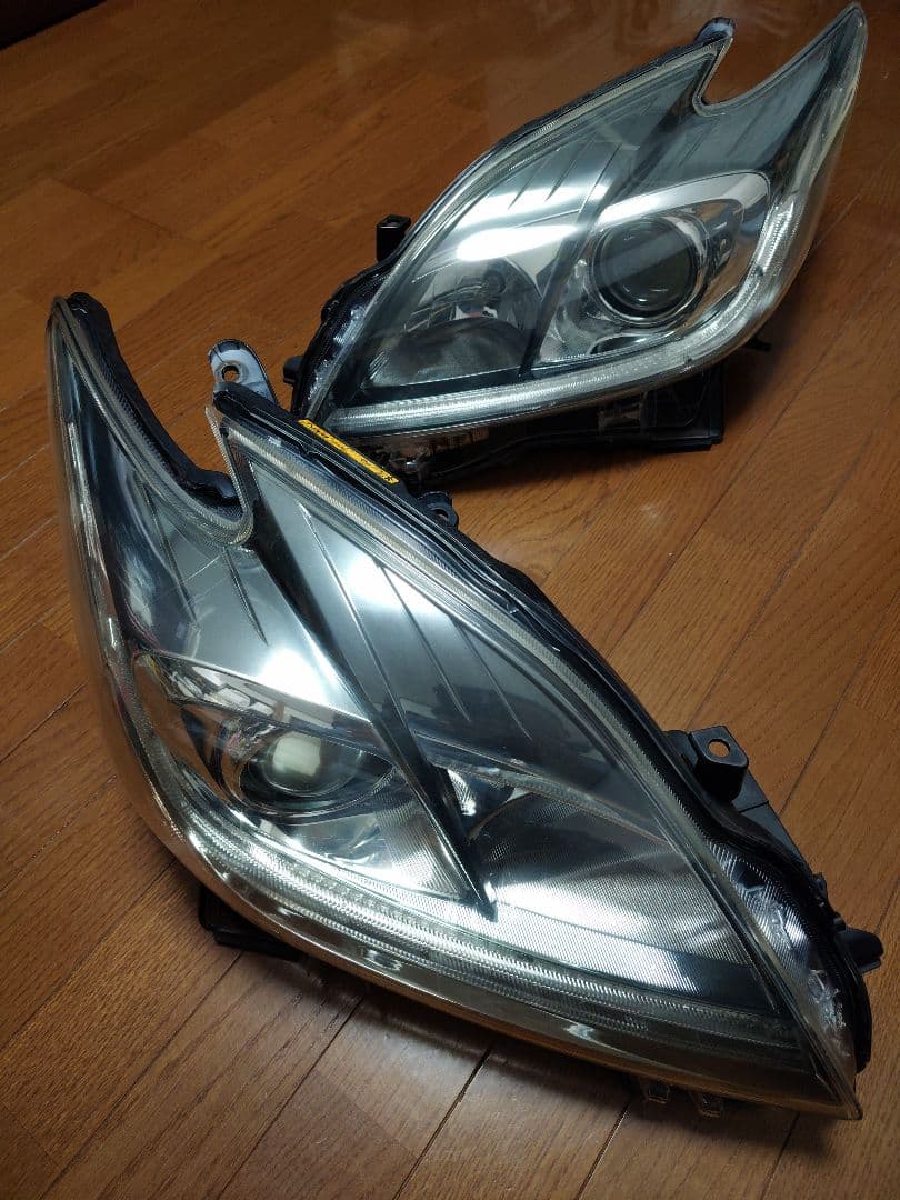 30プリウス　プリウス30 後期純正HIDヘッドライト 左右　バラストバーナー付