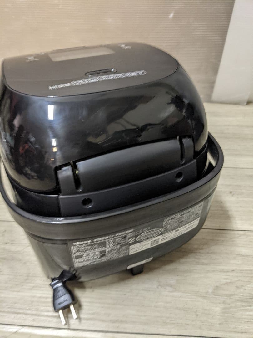 東芝　真空IH炊飯器 5.5合炊き　RC-10VRT 2022年製