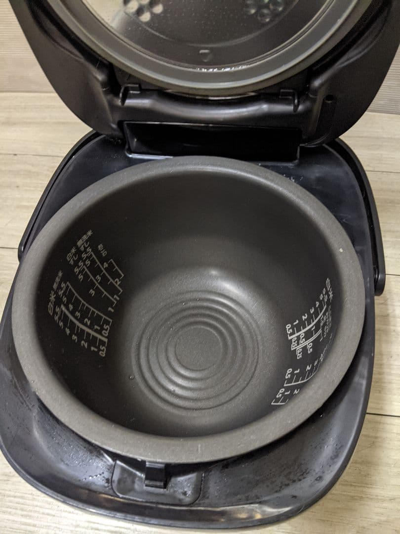 東芝　真空IH炊飯器 5.5合炊き　RC-10VRT 2022年製