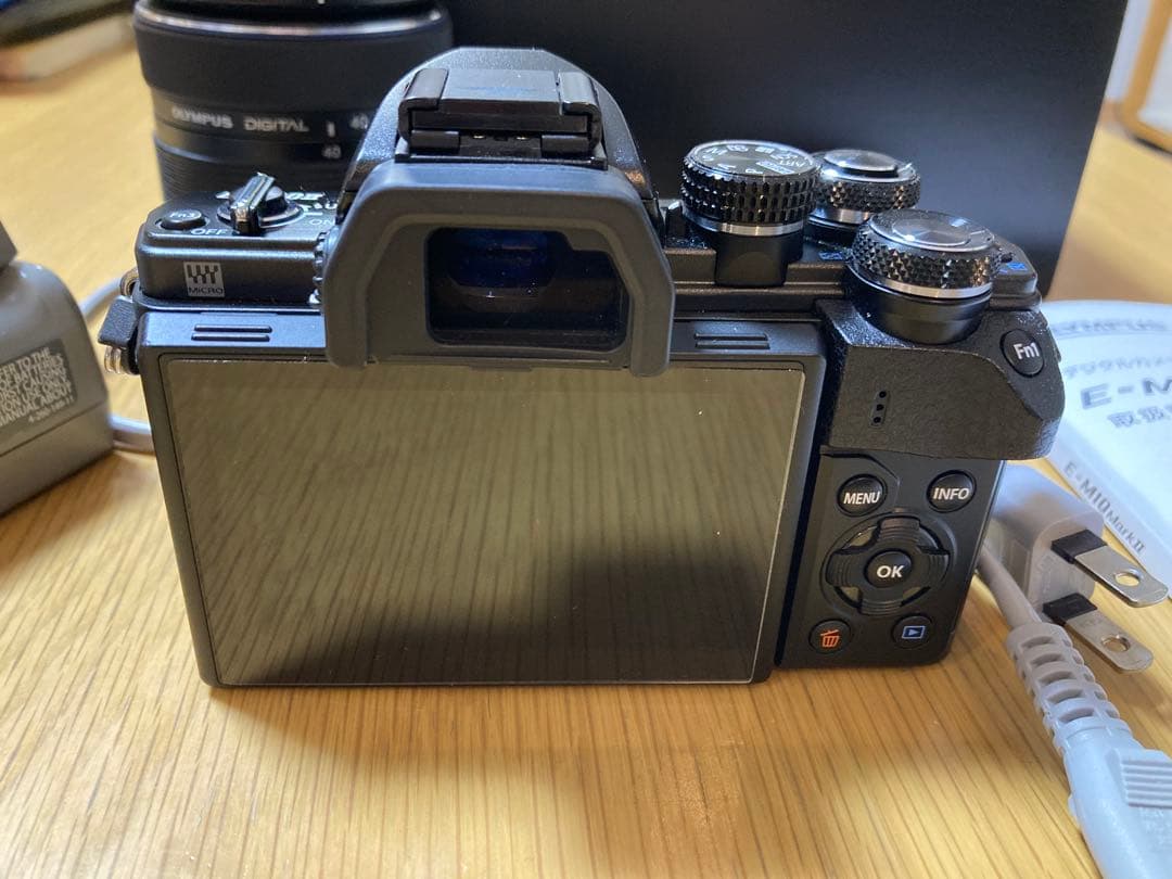 【美品】OLYMPUS OM-D E-M10 mark2 レンズ付き