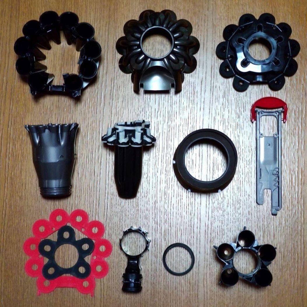 ダイソンV8 SV10K掃除機＋マキタ18vアダプターセット 分解清掃済み動作品