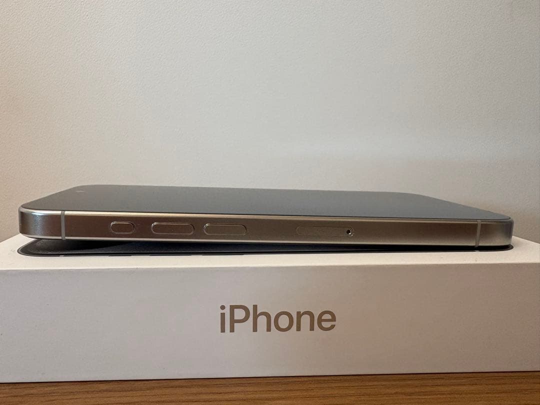 Apple iPhone 15 Pro ホワイトチタニウム 本体 128GB