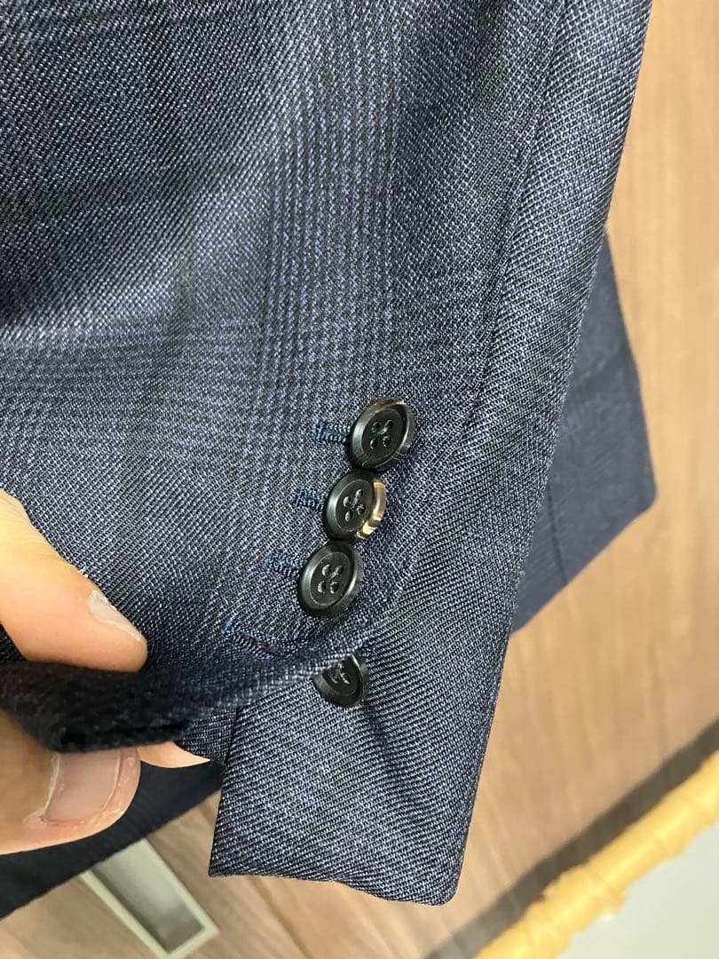 ピンクの猫ブリッラペルイルグスト　ダブルスーツチェック　紺　52