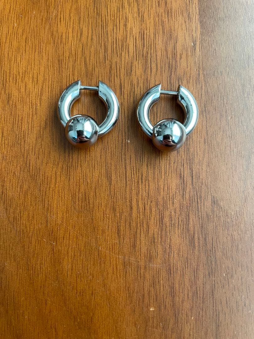 バレンシアガ balenciaga ボール フープ ボディ　ピアス リングピアス