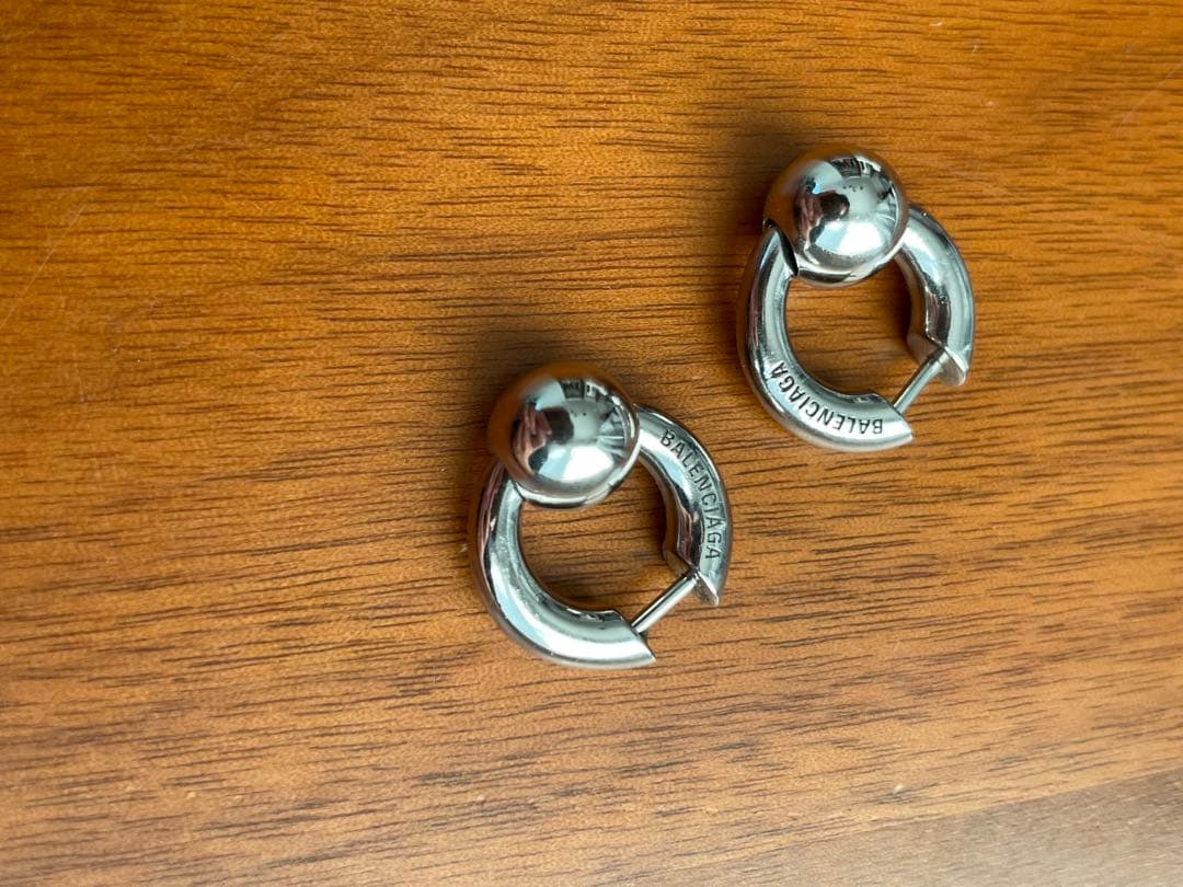 バレンシアガ balenciaga ボール フープ ボディ　ピアス リングピアス