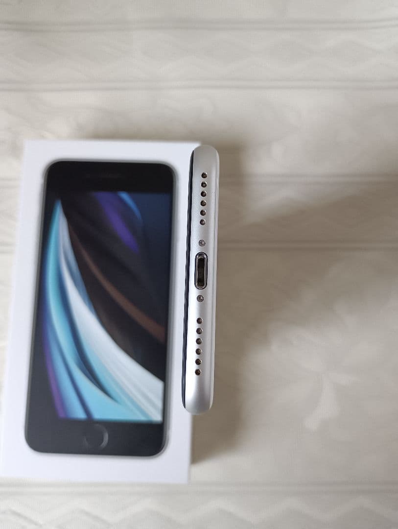 Apple iPhone SE (第2世代) ホワイト64g