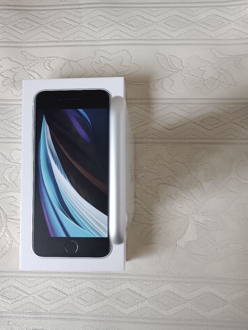 Apple iPhone SE (第2世代) ホワイト64g