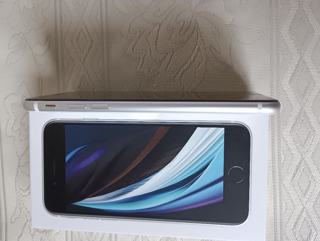 Apple iPhone SE (第2世代) ホワイト64g