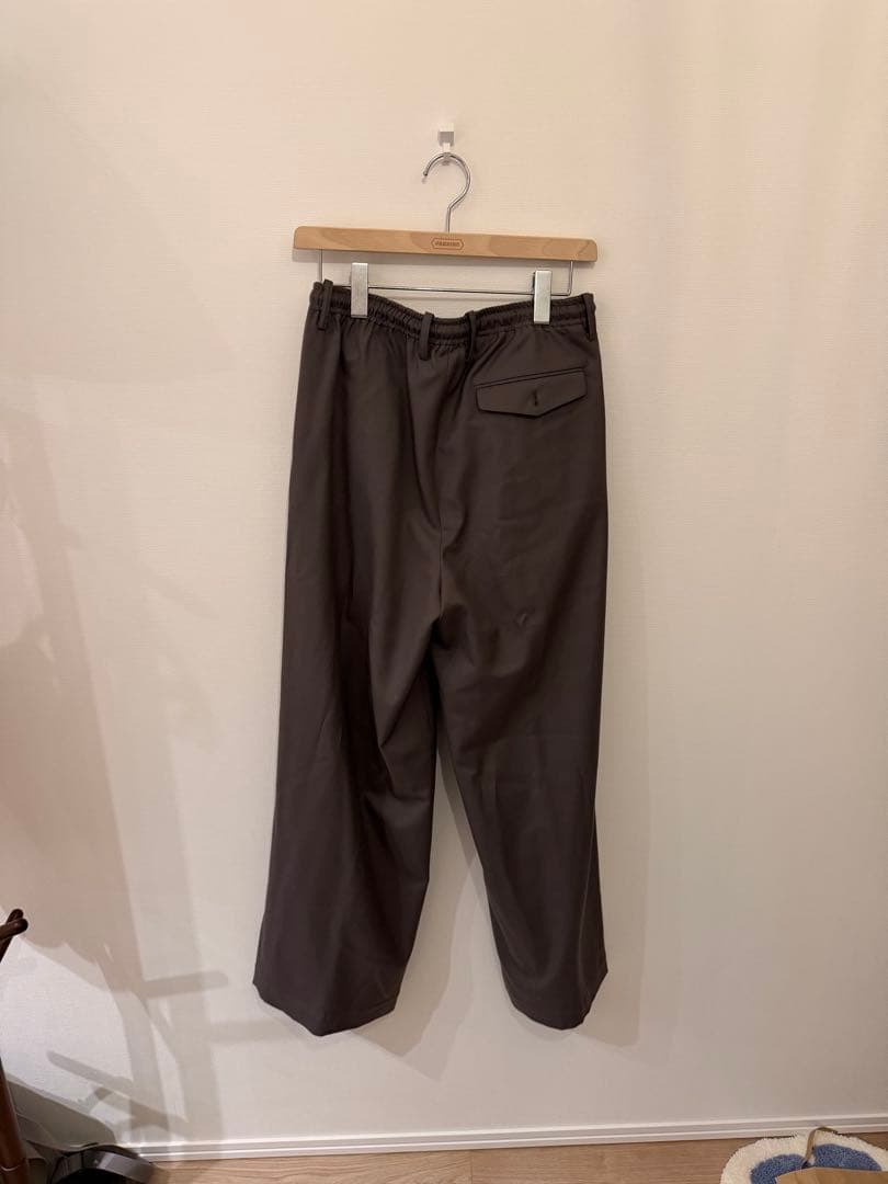パンツ markaware TRIPLE PLEATED EASY TROUSERS