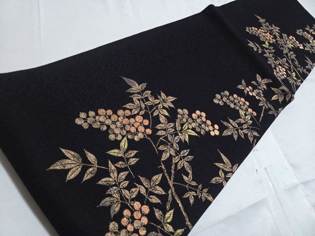 A5 美品 さが美 南天の実 金糸 黒 六通 正絹 フォーマルな袋帯