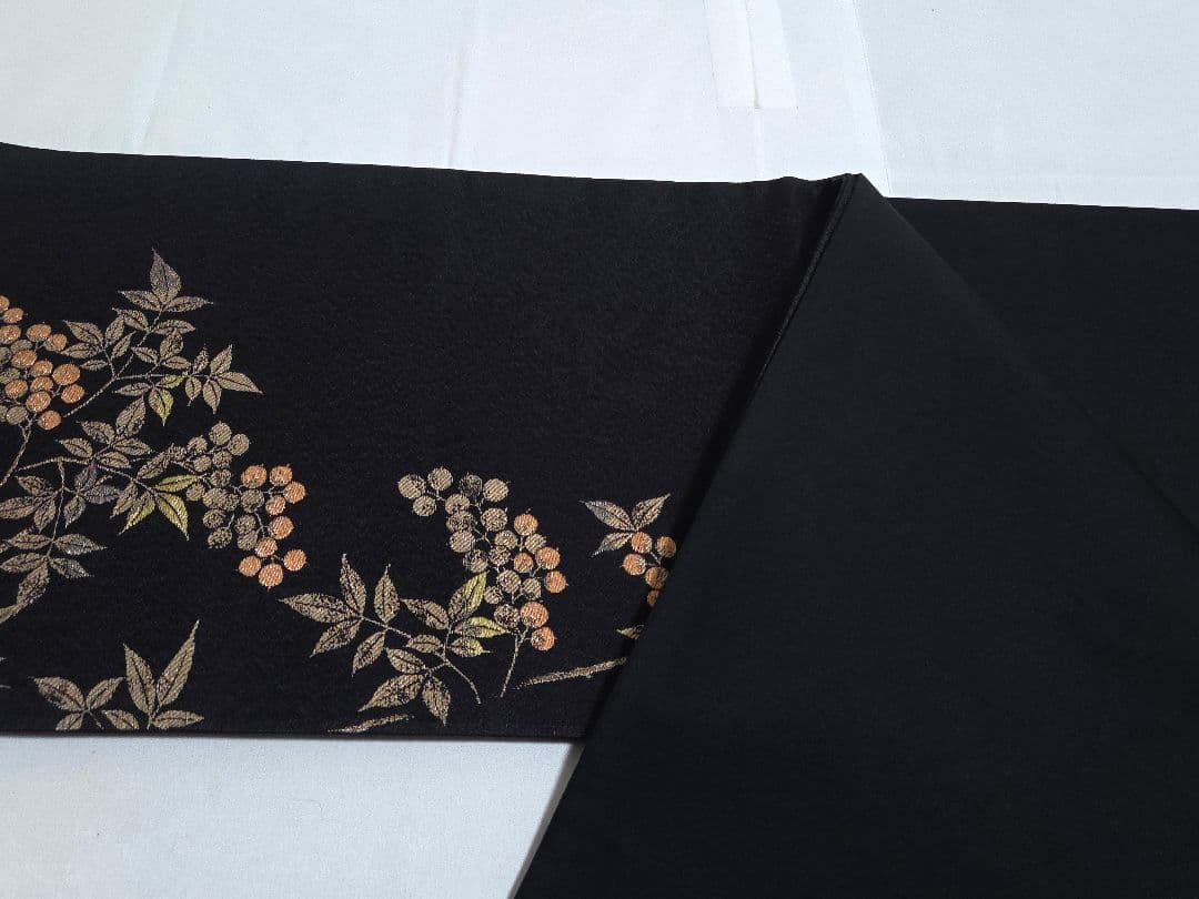 A5 美品 さが美 南天の実 金糸 黒 六通 正絹 フォーマルな袋帯