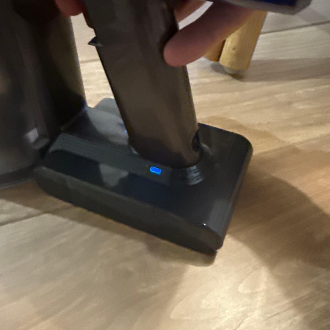 ダイソンDyson v8 fluffy 中古 動作確認 清掃済