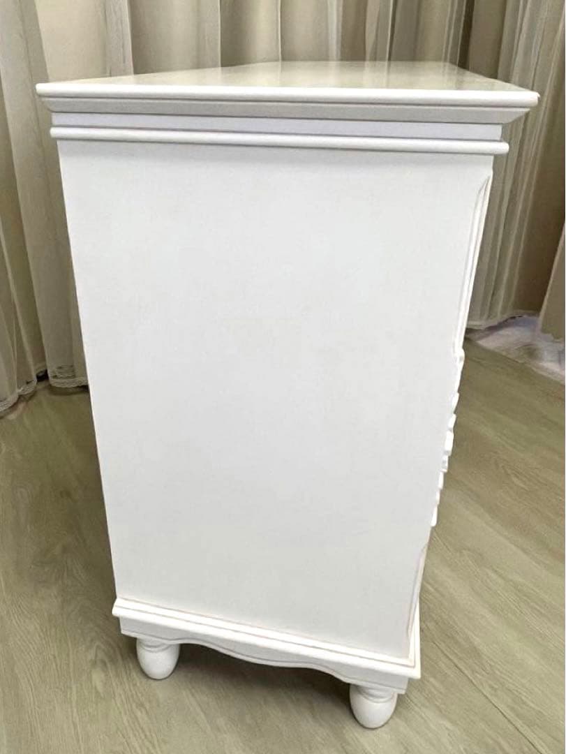 リュバンシュ ロココアンティークキー付ホワイト洋服ダンス キャビネット