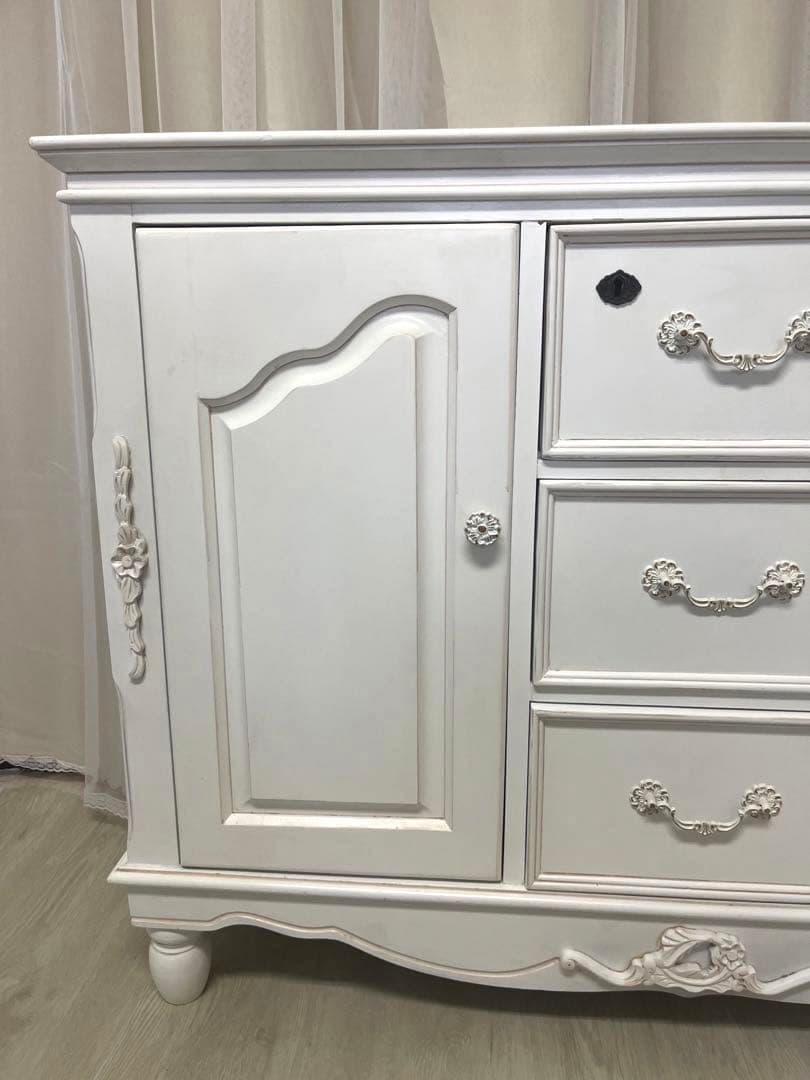 リュバンシュ ロココアンティークキー付ホワイト洋服ダンス キャビネット