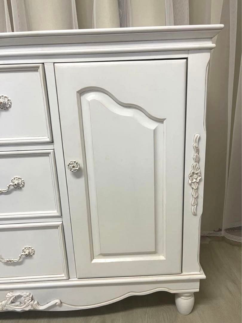 リュバンシュ ロココアンティークキー付ホワイト洋服ダンス キャビネット