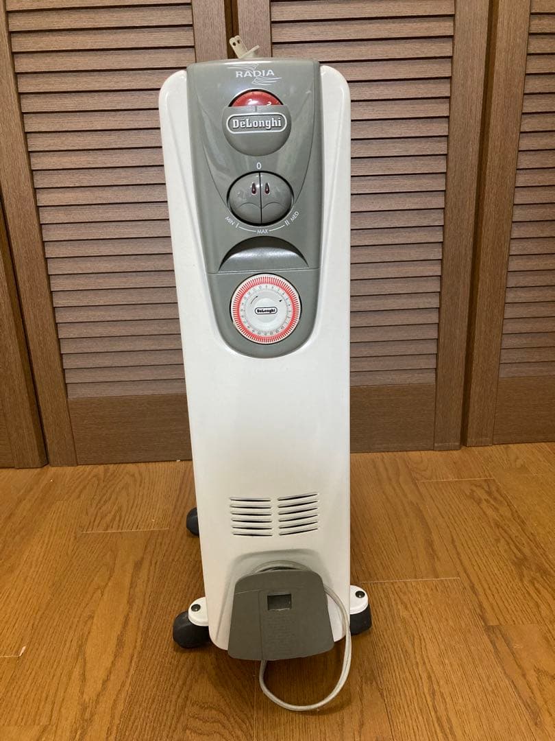 DeLongi デロンギ　オイルヒーター　HR030812EC