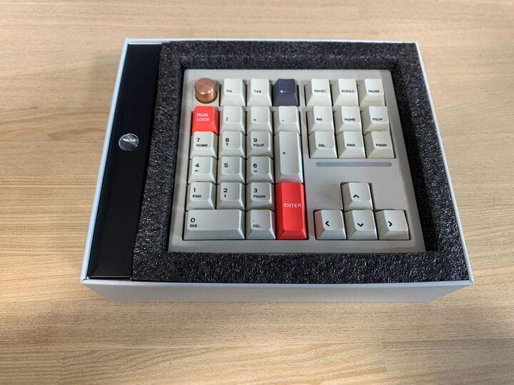 クリーム色 テンキー付きキーボード