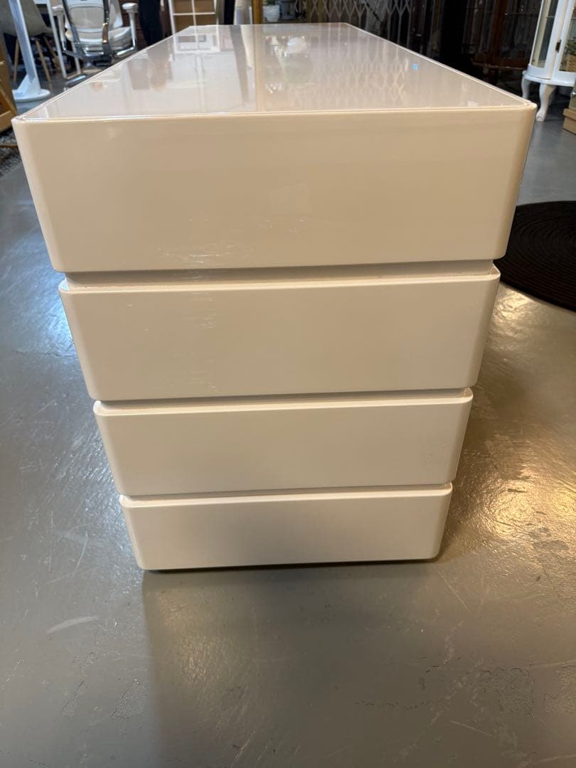 su　ホワイト　チェスト