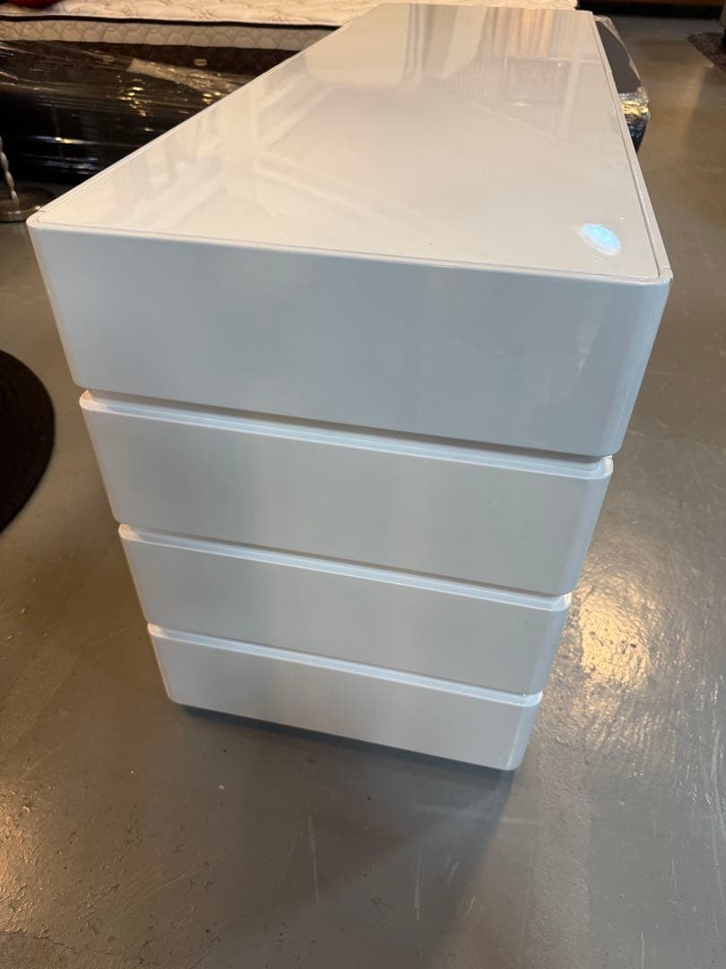 su　ホワイト　チェスト