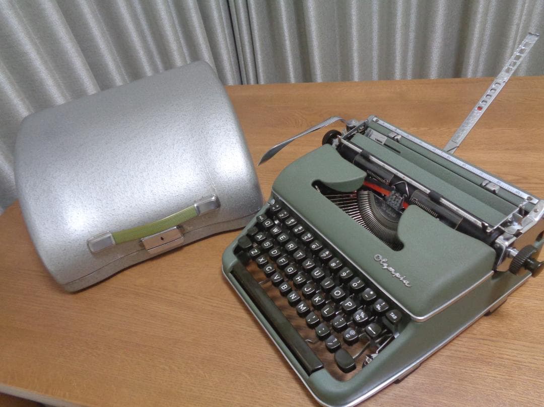 完動品　Olympia SM3 De Luxe　オリンピアタイプライター