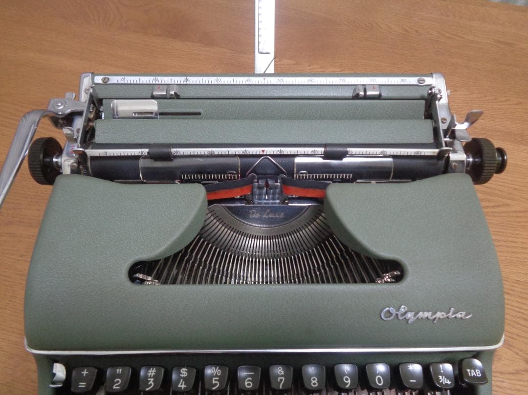 完動品　Olympia SM3 De Luxe　オリンピアタイプライター