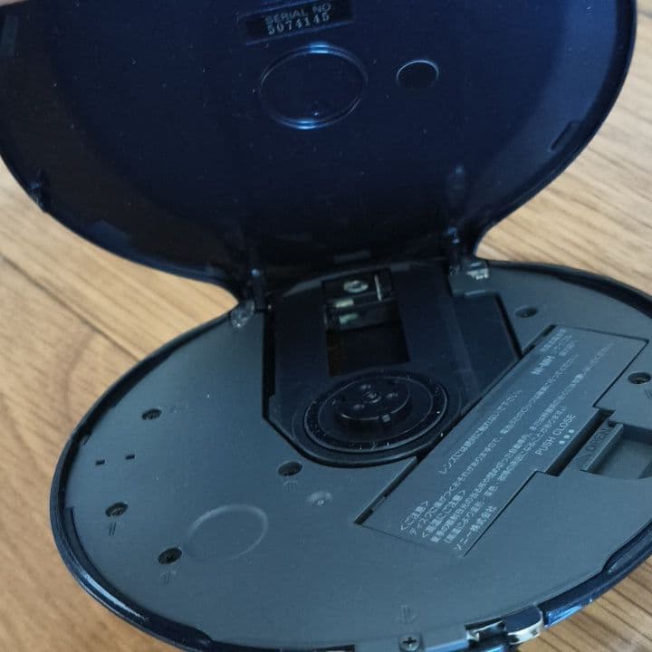 SONY D-NE20 ポータブルCDプレーヤー（ジャンク）