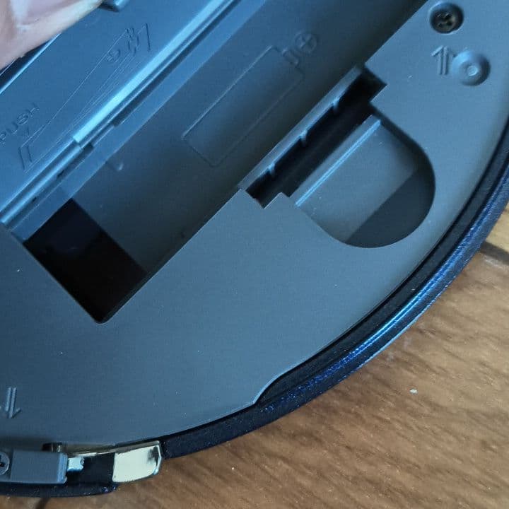 SONY D-NE20 ポータブルCDプレーヤー（ジャンク）