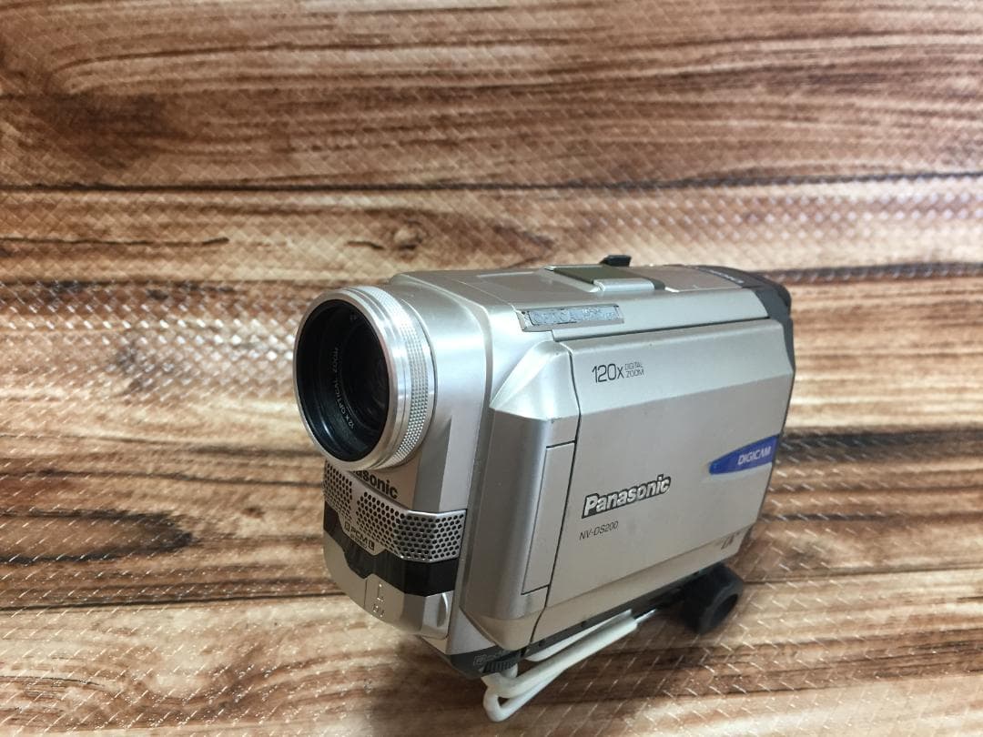 撮影再生ダビングOK　Panasonic　NV-DS200　付属品豪華　大画面