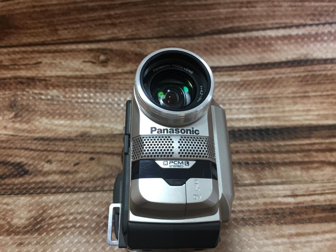 撮影再生ダビングOK　Panasonic　NV-DS200　付属品豪華　大画面