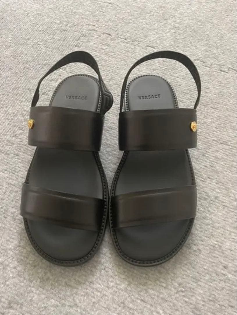 ヴェルサーチェ　レザーサンダル