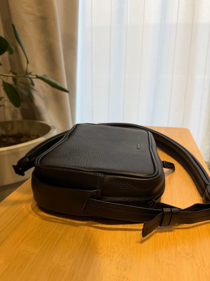 objects.io ソフトショルダーバッグ スモール ブラック