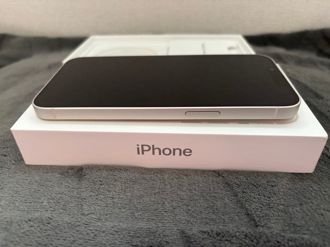 極美品）Apple iPhone 13 256GBホワイト 本体