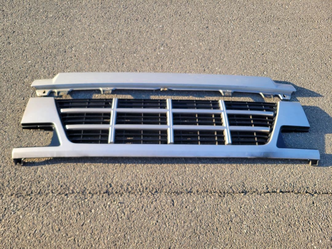 ☆コトラちゃん☆ 日野 スーパードルフィン 純正 鬼グリル