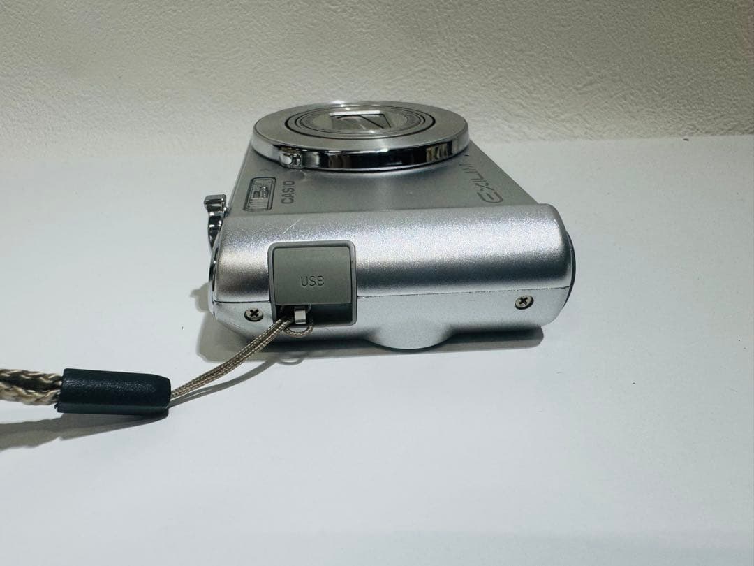 ★美品★CASIO EXILIM EX-ZS240 シルバー /デジタルカメラ