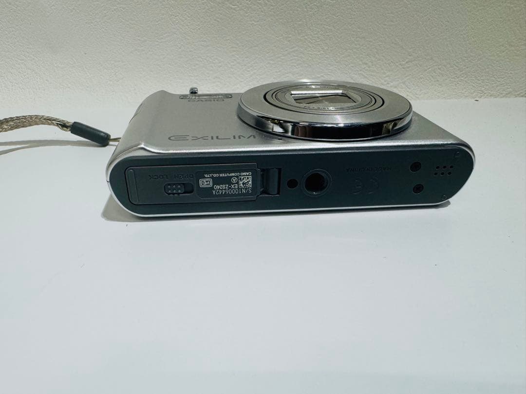 ★美品★CASIO EXILIM EX-ZS240 シルバー /デジタルカメラ