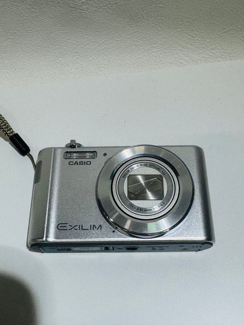 ★美品★CASIO EXILIM EX-ZS240 シルバー /デジタルカメラ