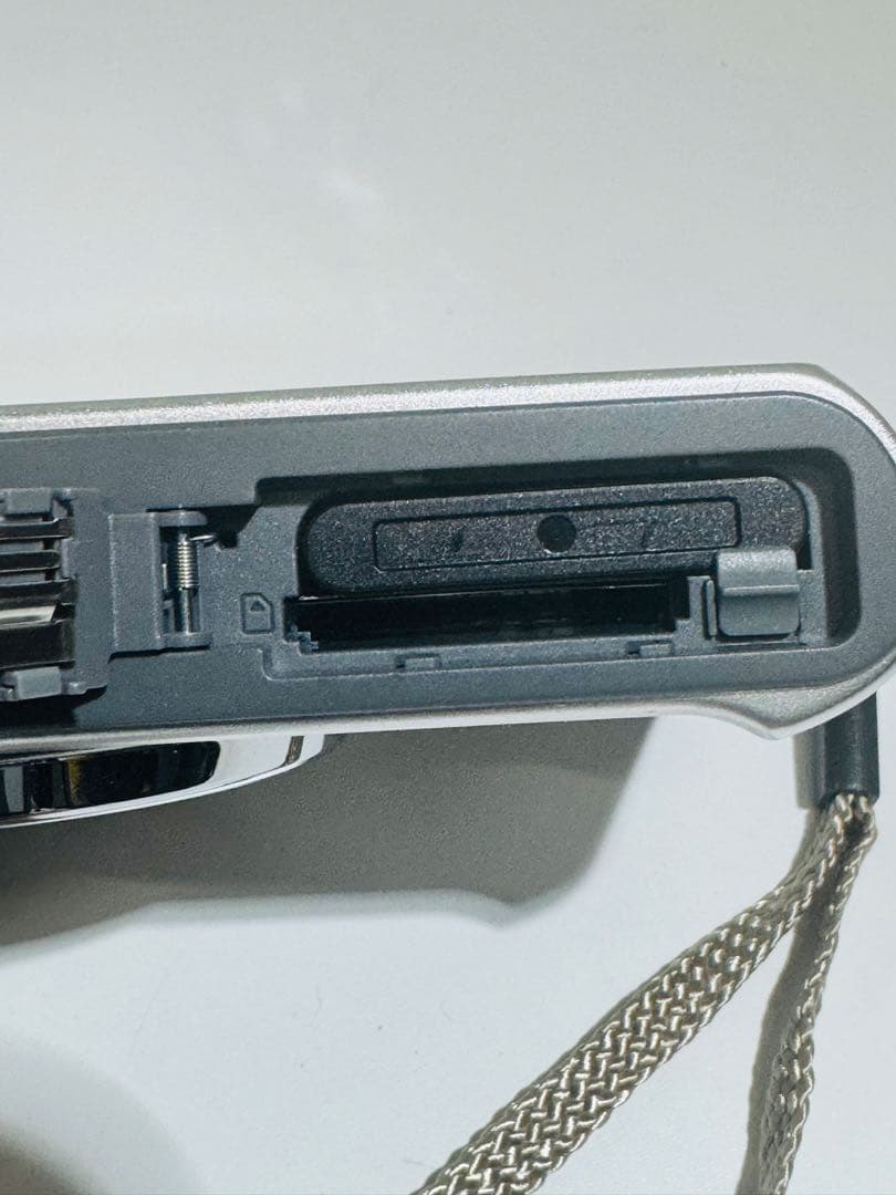 ★美品★CASIO EXILIM EX-ZS240 シルバー /デジタルカメラ