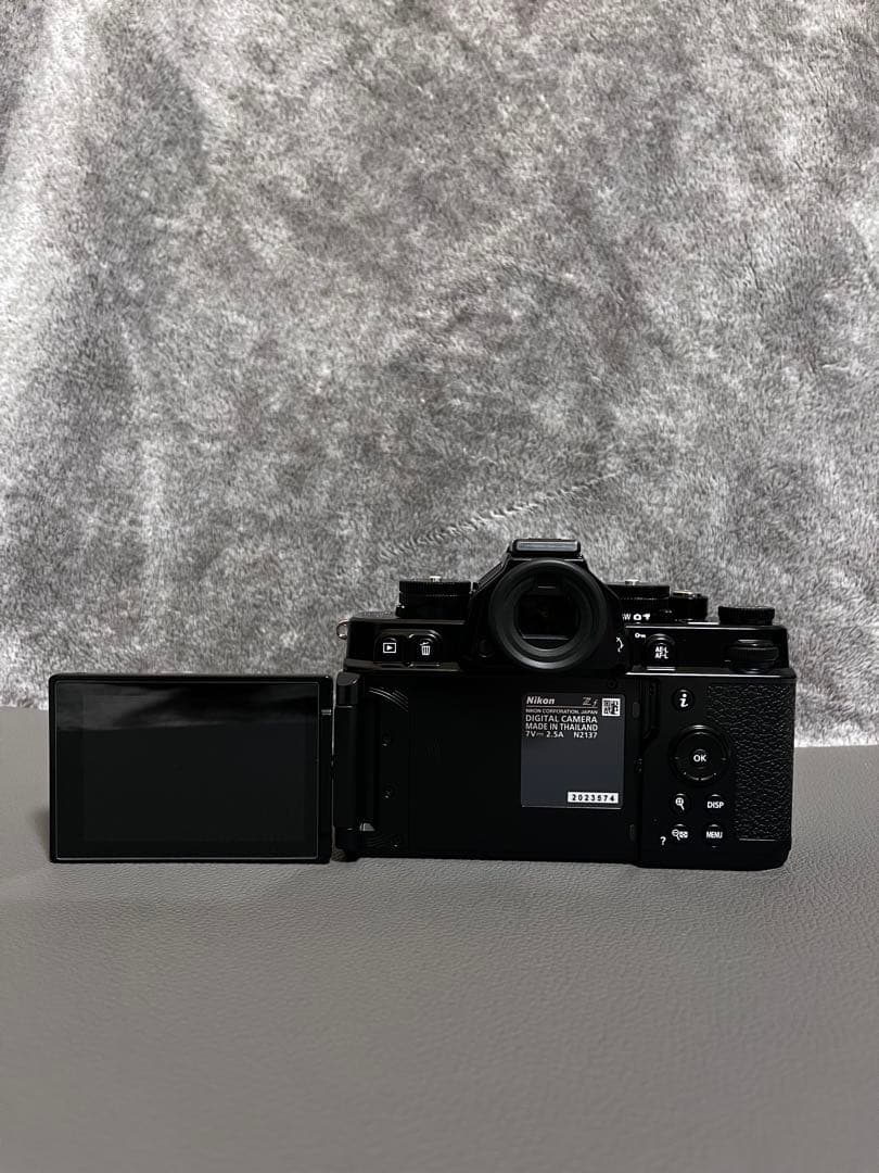 【新品購入品】Nikon Z f 40/2 レンズキット　ミラーレス一眼カメラ