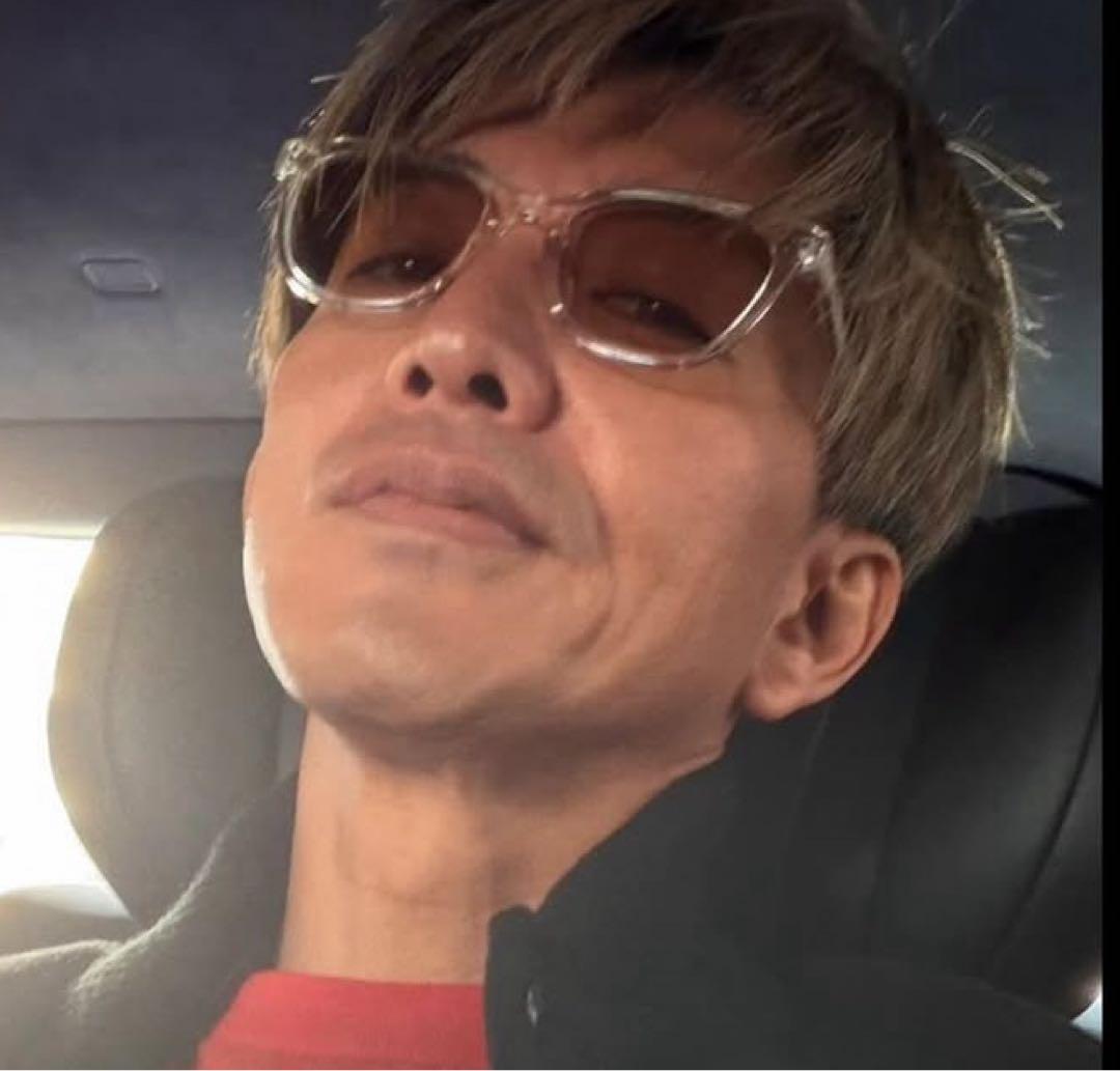 話題沸騰！異例の人気！木村拓哉　owndaysサングラス　クリアグレー